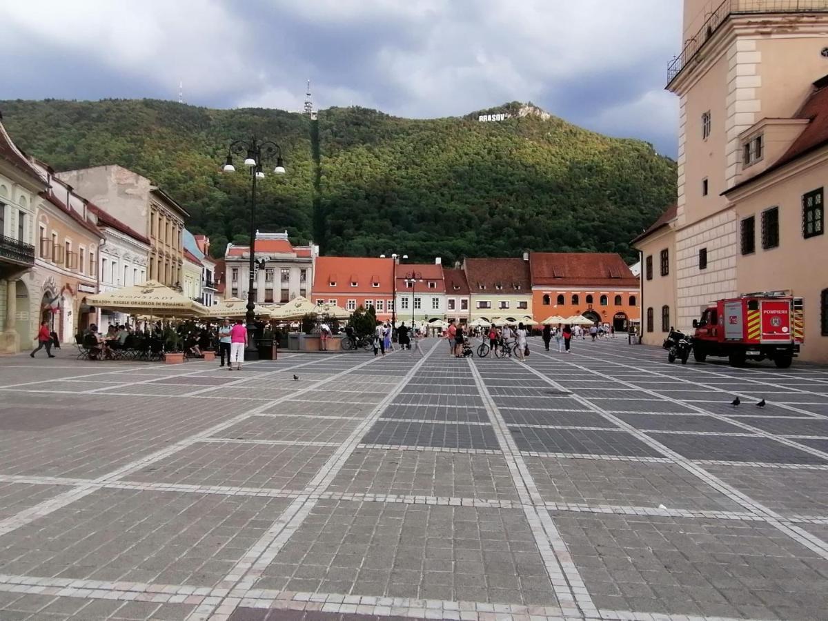 4 Rooms Piata Sfatului Брашов Екстериор снимка