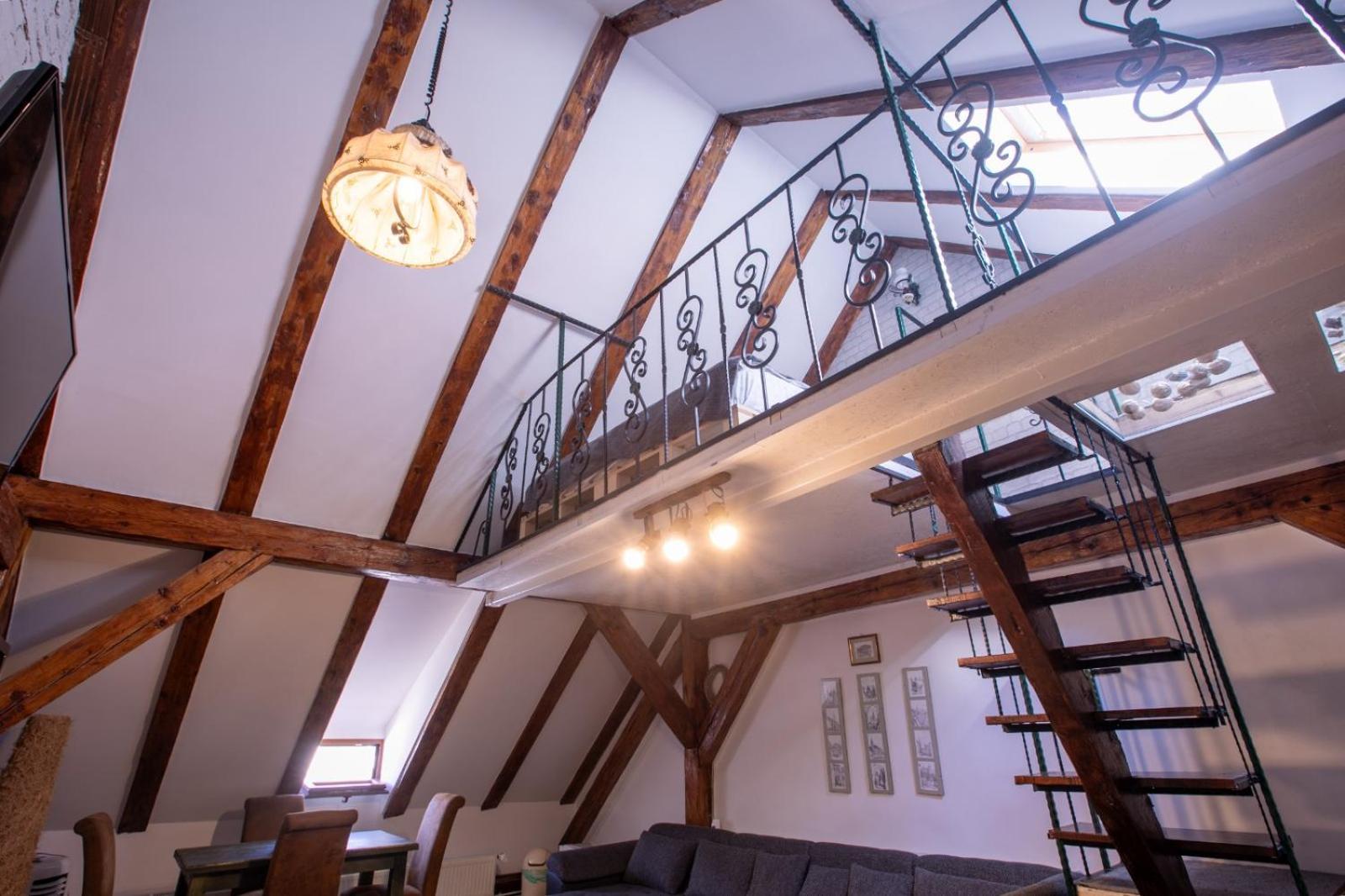 4 Rooms Piata Sfatului Брашов Екстериор снимка