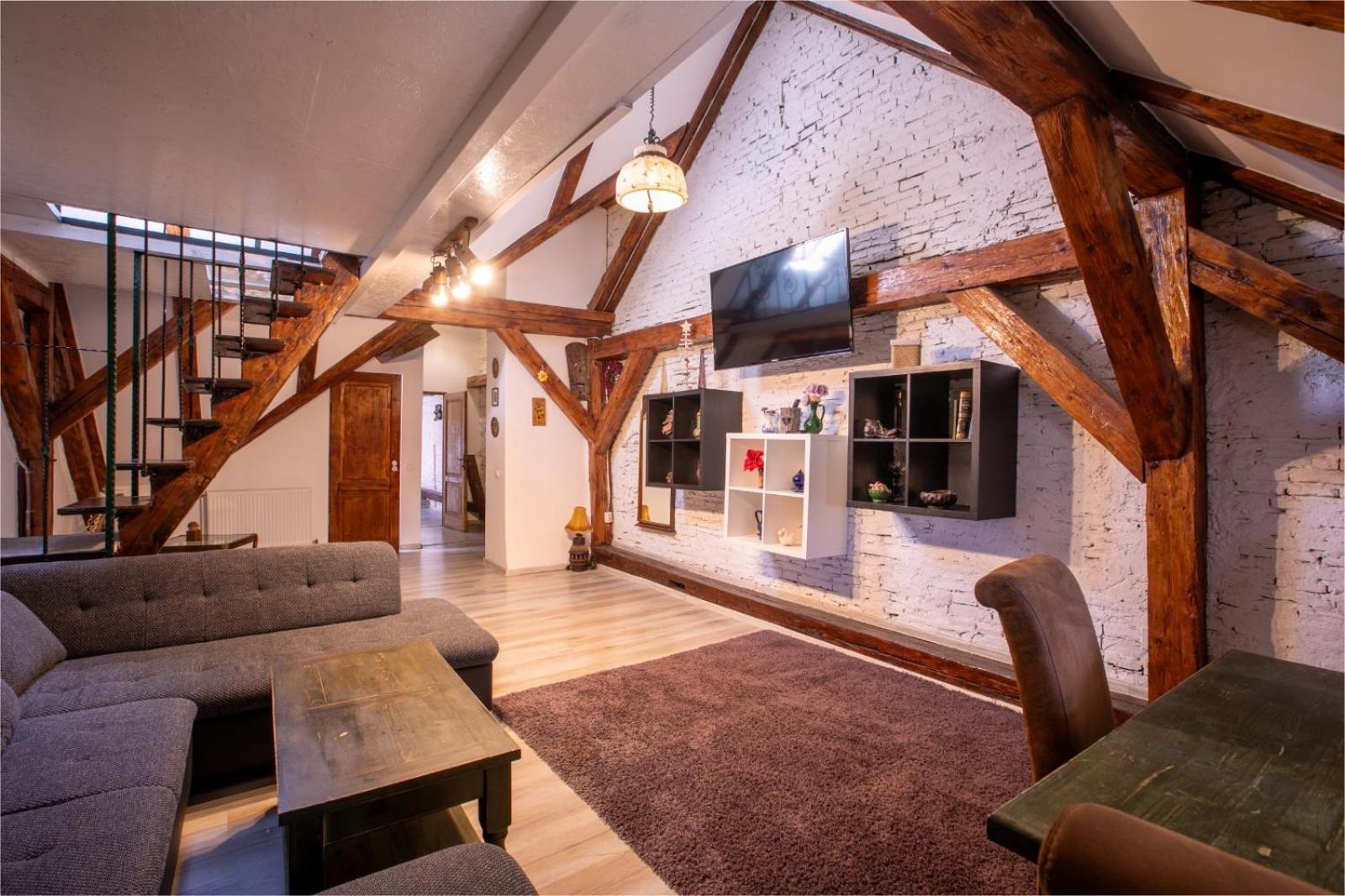 4 Rooms Piata Sfatului Брашов Екстериор снимка