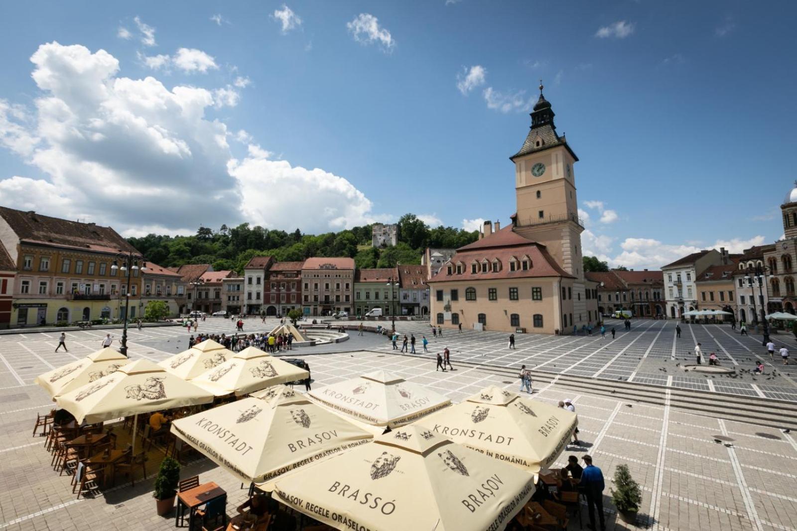 4 Rooms Piata Sfatului Брашов Екстериор снимка