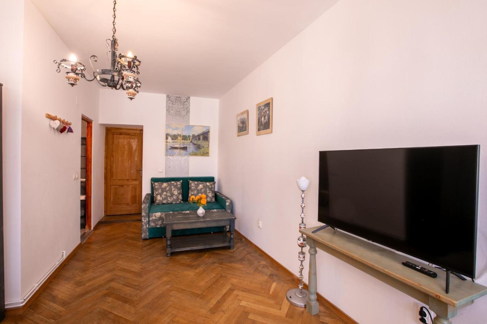 4 Rooms Piata Sfatului Брашов Екстериор снимка