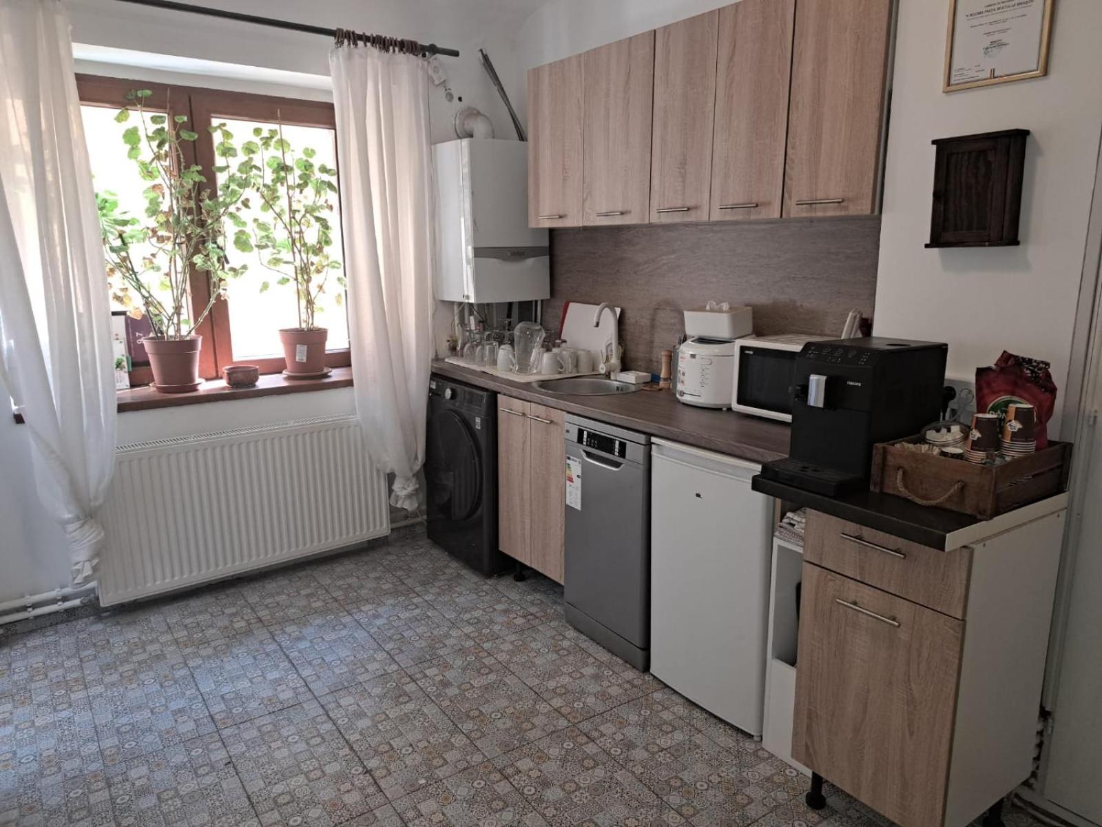 4 Rooms Piata Sfatului Брашов Екстериор снимка