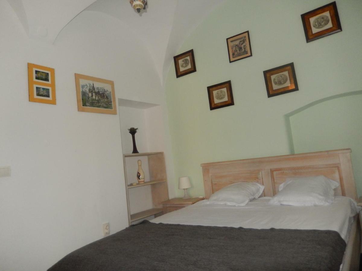 4 Rooms Piata Sfatului Брашов Екстериор снимка